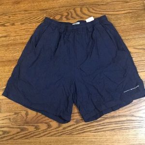 Men’s Navy Columbia PFG shorts.